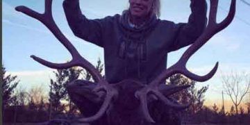 Öldürdüğü Hayvanların Fotoğraflarıyla Tepki Çeken Kadın Evinde Ölü Bulundu